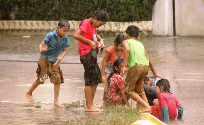 children-play-in-monsoon_TYvb6F1smu