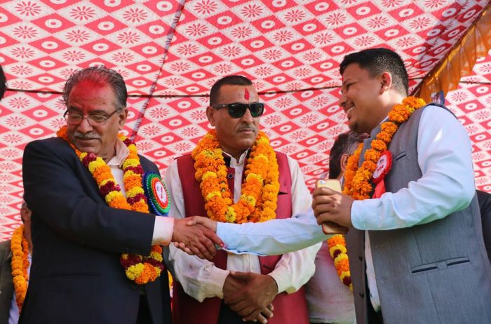 Prachand-welcoming-RPP-Democratic-chitwan
