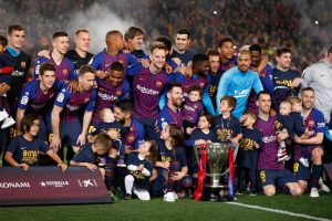 barcelona-with-trophy2019-04-28